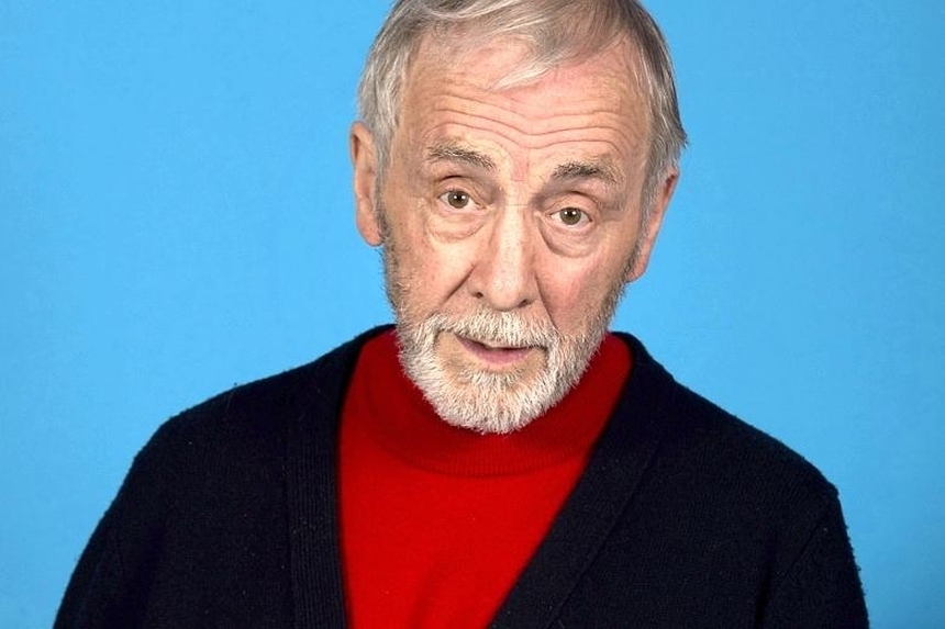 Andrew Sachs, da série “Fawlty Towers” (Foto: Reprodução)