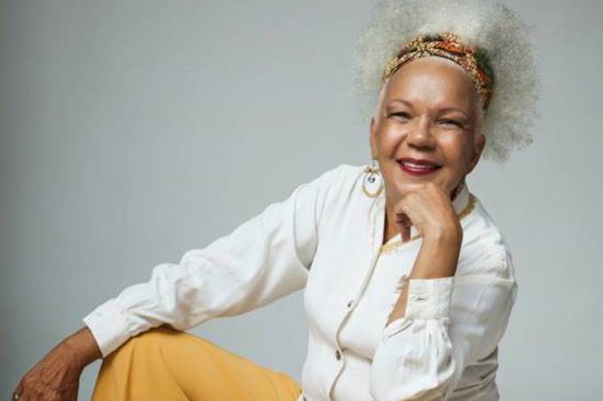 A cantora Loalwa Braz, voz do hit 'Chorando Se Foi' (Reprodução/Facebook)