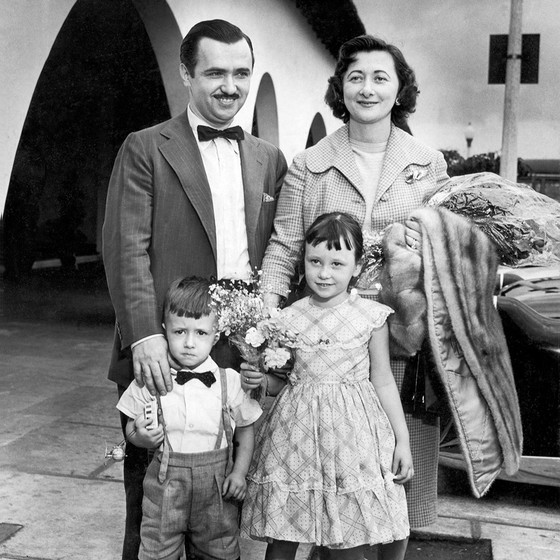 Jules com a mulher, Zilda, e os dois filhos, Daniel e Débora, na década de 1950 (Foto: Reprodução)