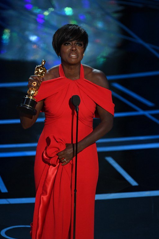 Viola é a primeira mulher negra a completar a Tríplice.