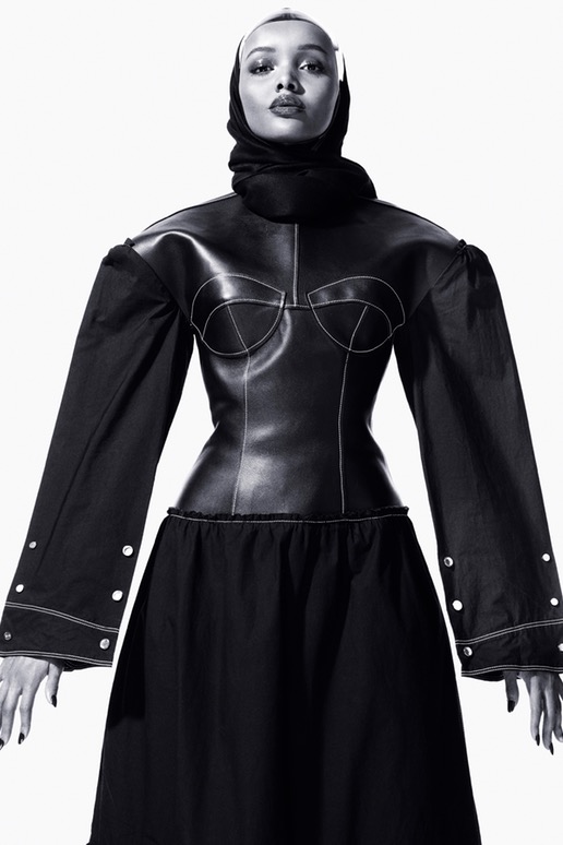 Halima Aden – modelo de família somali - 1ª candidata ao título de miss a usar véu islâmico