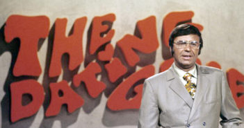 O apresentador Jim Lange do "The Dating Game" (Foto: Reprodução)