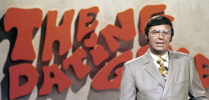 O apresentador Jim Lange do "The Dating Game" (Foto: Reprodução)