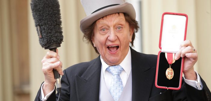 Comediante Ken Dodd posa para fotos em Londres 02/03/2017 REUTERS/Yui Mok Foto: Reuters