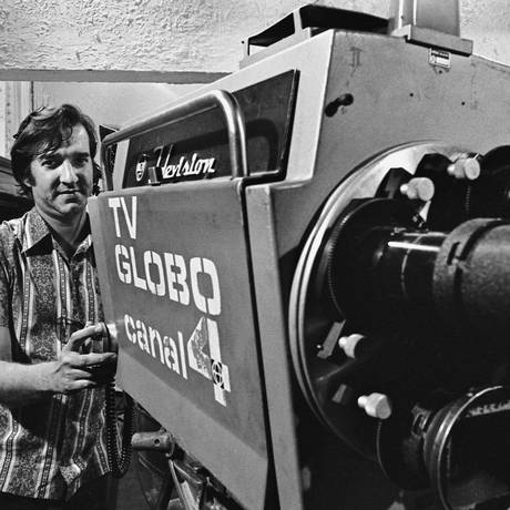 Em 1º de setembro, ia ao ar a primeira edição do 'JN' apresentado por Hilton Gomes e Cid Moreira.