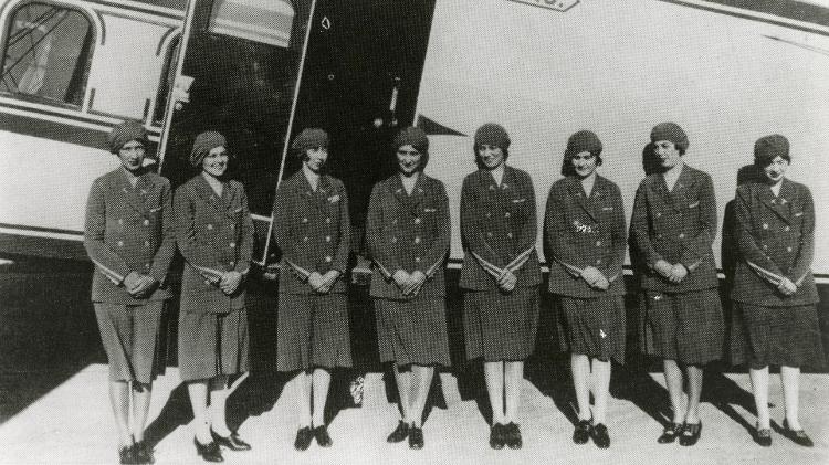 (Ellen Church, Jessie Carter, Cornelia Peterman, Inez Keller, Alva Johnson, Margaret Arnott, Ellis Crawford e Harriet Fry)