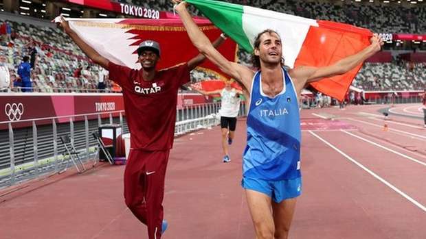 Mutaz Essa Barshim, do Catar, e Gianmarco Tamberi, da Itália, conquistando medalhas de ouro
