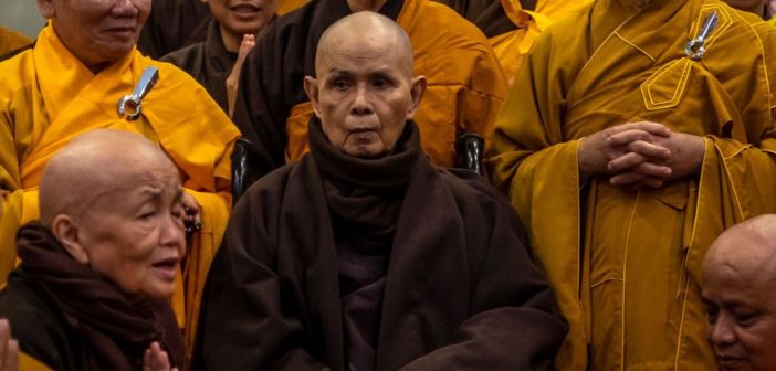 Thich Nhat Hanh, monge budista vietnamita, foi um dos mestres Zen mais influentes do mundo, nos anos 60 ganhou proeminência como adversário da Guerra do Vietnã