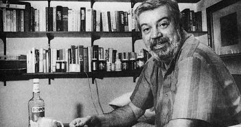 Frederick Exley, autor que contou sobre seus próprios problemas. (Crédito: