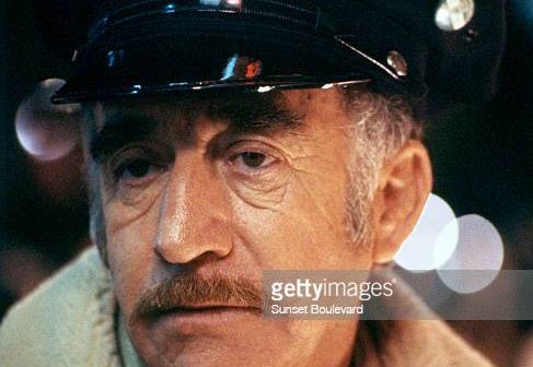 O ator americano Don Siegel no set de Invasion of the Body Snatchers, baseado no romance de Jack Finney, e dirigido por Philip Kaufman. (Foto por United Artists/Sunset Boulevard/Corbis via Getty Images)