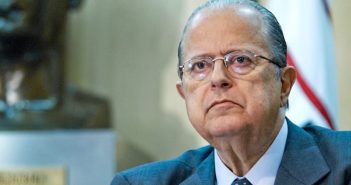 O ex-deputado federal e ex-presidente da Fiesp Carlos Eduardo Moreira Ferreira atuou pela desoneração do setor industrial ... Leia mais no texto original: (https://www.poder360.com.br/brasil/morre-aos-83-anos-moreira-ferreira-ex-presidente-da-fiesp/) © 2022 Todos os direitos são reservados ao Poder360, conforme a Lei nº 9.610/98. A publicação, redistribuição, transmissão e reescrita sem autorização prévia são proibidas. (Crédito: © 2022 Todos os direitos são reservados ao Poder360)