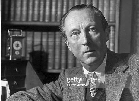 cerca de 1955: Sir Sacheverell Sitwell (1897 - 1988), poeta e escritor britânico. (Foto por Hulton Archive/Getty Images)