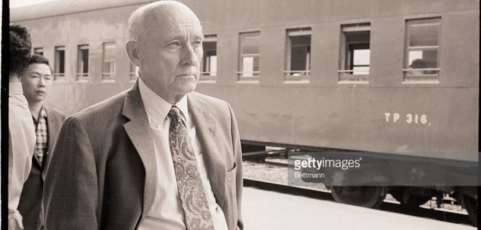 Tillman Durdin, veterano correspondente do New York Times China. | (Crédito: Pinterest / New York Times, Veterano, China)