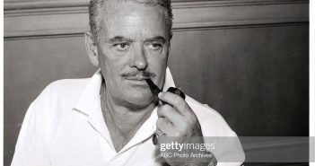 A FAMÍLIA ADDAMS - "Morticia the Matchmaker" - Data de exibição: 4 de dezembro de 1964. (Foto por ABC Photo Archives/Disney General Conteúdo de entretenimento via Getty Images) DIRETOR JERRY HOPPER