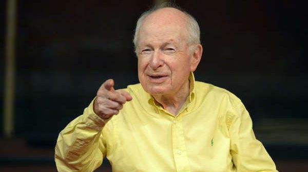 Peter Brook, um dos diretores mais influentes do século 20. (Crédito AFP - BERTRAND GUAY)