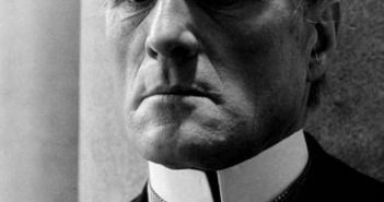 Jack Watson, começou sua carreira de ator como comediante. (Crédito da foto: Cortesia ROKU/ DIREITOS RESERVADOS)