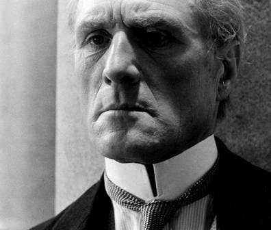 Jack Watson, começou sua carreira de ator como comediante. (Crédito da foto: Cortesia ROKU/ DIREITOS RESERVADOS)