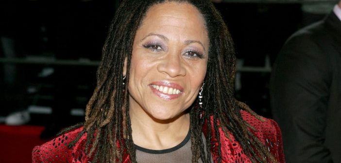 Denise Dowse em 2005-aux Peoples Choice-Awards- (Crédito da foto: CORTESIA News Rebeat / REPRODUÇÃO /DIREITOS RESERVADOS)