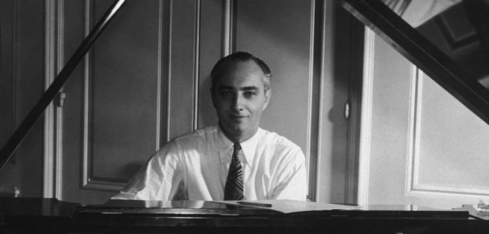 Arthur Schwartz , COMPOSITOR DE SHOWS DA BROADWAY. (Crédito da foto: CORTESIA / Music Theatre International /REPRODUÇÃO /DIREITOS RESERVADOS)