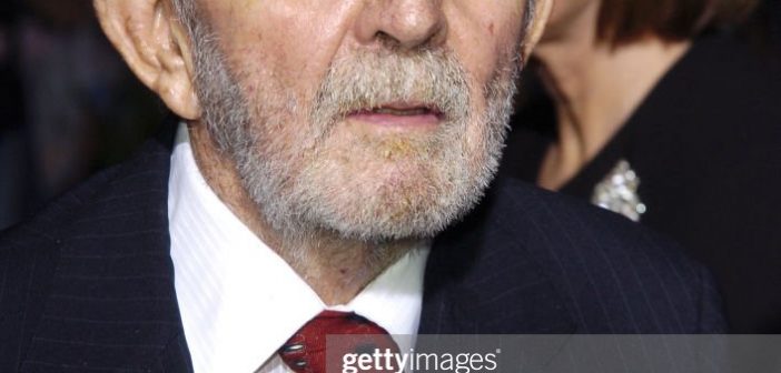 Eustace Lycett durante o 40º aniversário de "Mary Poppins" e lançamento da edição especial do DVD - Chegadas ao Teatro El Capitan em Hollywood, Califórnia, Estados Unidos. (Foto por Sgranitz/WireImage)