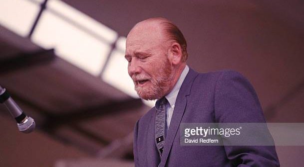 NÃO ESPECIFICADO - 01 DE JANEIRO: Foto do RED NORVO Vermelho; O vibrafonista de jazz Red Norvo se apresentando no palco (Foto de David Redfern/Redferns)