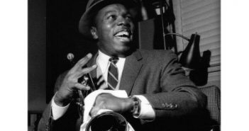 Thad Jones, arranjador de Basie. (Crédito da fotografia: Paris Jazz Club / REPRODUÇÃO / DIREITOS RESERVADOS)