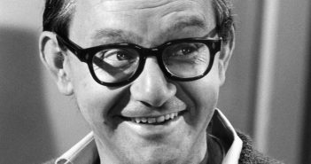 AMOR, ESTILO AMERICANO - "Love and Mr. Nice Guy" - Data de exibição em 12 de janeiro de 1970. (Foto por ABC Photo Archives/ABC via Getty Images) WALLY COX