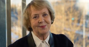 Vigdis Finnbogadottir, a primeira mulher a ser eleita presidente de um país em 1980, na Islândia. (AP Photo/David Keyton)