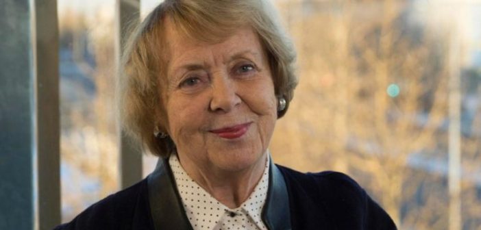 Vigdis Finnbogadottir, a primeira mulher a ser eleita presidente de um país em 1980, na Islândia. (AP Photo/David Keyton)