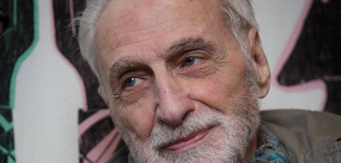 O cineasta Paul Vecchiali em São Paulo, em 2017, onde recebeu o Prêmio Leon Cakoff da Mostra Internacional de Cinema - (Mario Miranda Filho-23.out.17/Agencia Foto/Divulgação)