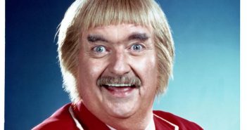 O produtor e personalidade da televisão Bob Keeshan como "Capitão Canguru" posa para um retrato por volta de 1980. (Foto de Michael Ochs Archives/Getty Images)