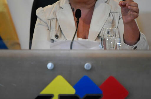 (Arquivo) Tibisay Lucena, presidente do Conselho Nacional Eleitoral (CNE) da Venezuela entre 2006 e 2020, em entrevista coletiva sobre um incêndio em um depósito do CNE em Caracas, em 8 de março de 2020 © Federico PARRA