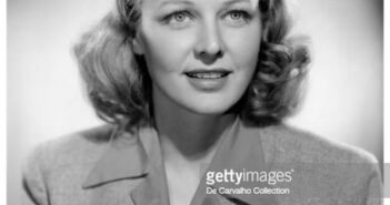 Atriz Florence Rice (1907-1974) como 'Frances Prescott' em foto publicitária do filme 'Stand by All Networks', 1942, Estados Unidos. (Foto: Columbia Pictures/De Carvalho Collection/Getty Images)
