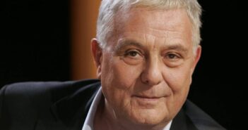 O escritor francês Philippe Sollers em foto de 3 de janeiro de 2006, em Paris na França. (© Bertrand Guay/AFP)