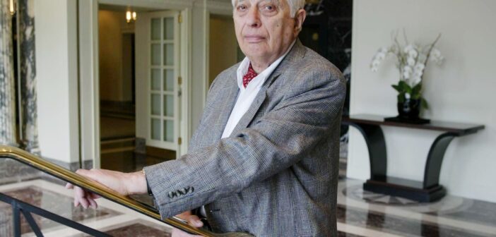 Bernard Lewis em 2002. (Rex Features/AP)