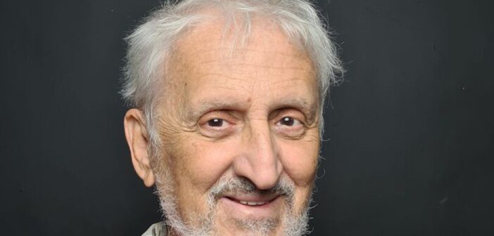 Alexandre Ribondi, dramaturgo, diretor, ator, jornalista e sócio–fundador do Espaço Multicultural Casa dos Quatro, voltado à militância LGBTQIA+ (Crédito da fotografia: Cortesia © Copyright CULTURA/GOV.BR/ DIREITOS RESERVADOS)