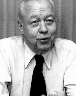 Entre uma carreira cheia de destaques, o mais famoso de Lee MacPhail veio em 1983, quando ele apoiou o protesto do Royals 'Pine Tar Game, restaurando o home run de George Brett. Foto AP/Marty Lederhandler