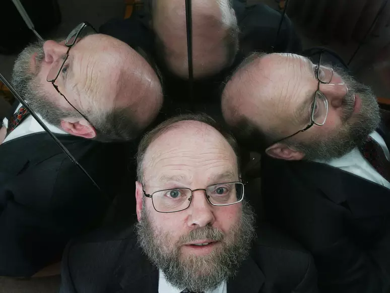 O cientista responsável pela criação da ovelha Dolly, Ian Wilmut, recebeu autorização para clonar embriões humanos em busca de cura para doenças do neurônio motor Foto: Getty Images/ TODOS OS DIREITOS RESERVADOS)