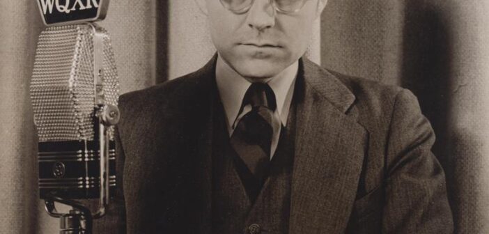 Quincy Howe (1900 - 1977), foi um pioneiro em comentários de notícias de rádio e televisão. (Crédito da fotografia: Cortesia © Copyright Foto de Harold Stein, coleções de arquivos WQXR/ REPRODUÇÃO/ TODOS OS DIREITOS RESERVADOS)