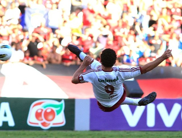 Gol de voleio de Fred, no clássico entre Flamengo e Fluminense, pelo Brasileirão de 2012 — Foto: Nelson Perez
