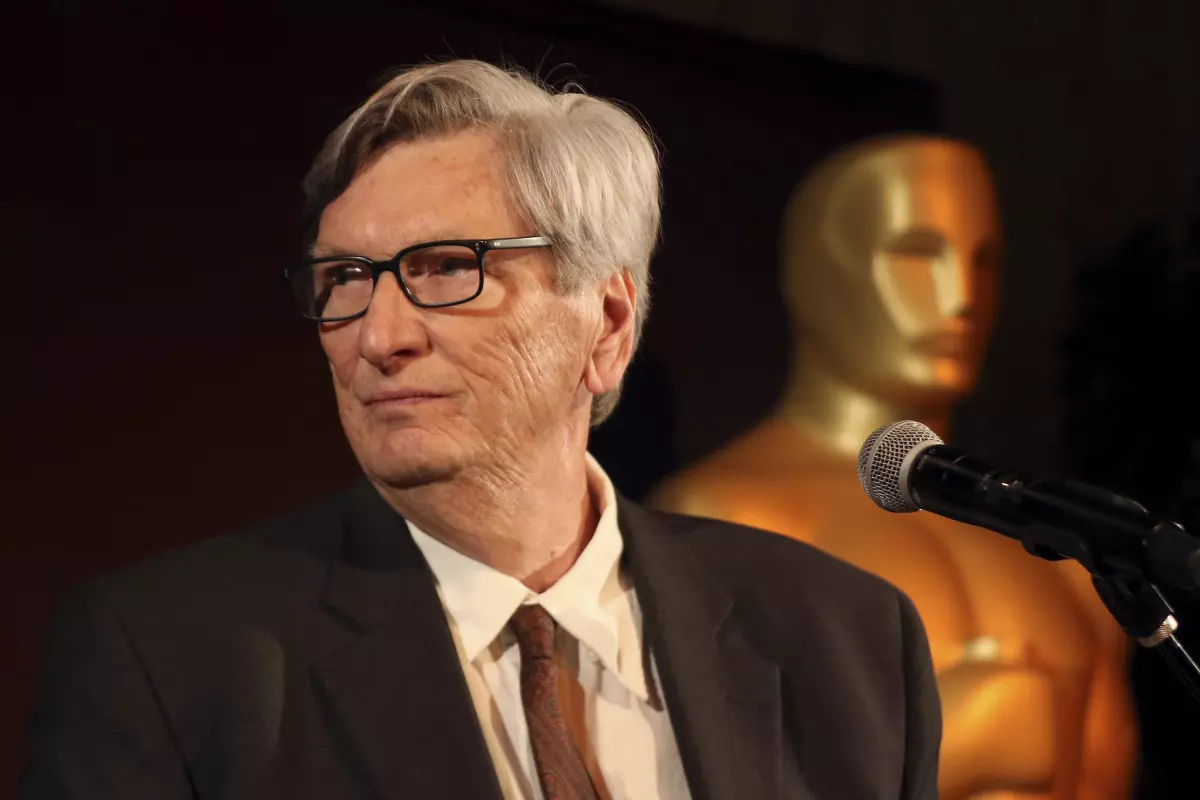 John Bailey, presidente da Academia de Artes e Ciências Cinematográficas, discursando em uma recepção para indicados a filmes em língua estrangeira em 2019. (Willy Sanjuan/Invisão/AP)