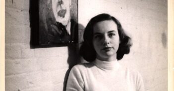 Hartigan com um autorretrato, 1951. Grace Hartigan Papers, Special Collections Research Center, Syracuse University Libraries.