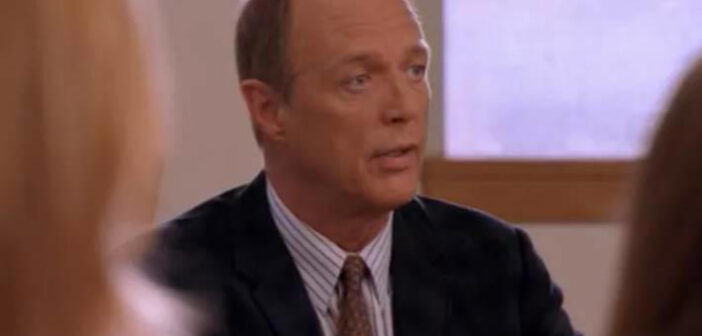 Harry Johnson na série 'Buffy: A Caça-Vampiros', que foi transmitida originalmente entre 1997 e 2003. (Foto: Reprodução/ Hulu © Fornecido por Estadão)