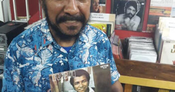 Autor de música sobre Fittipaldi, cantor Joaquim Roberto Braga. © Fornecido por Grande Prêmio