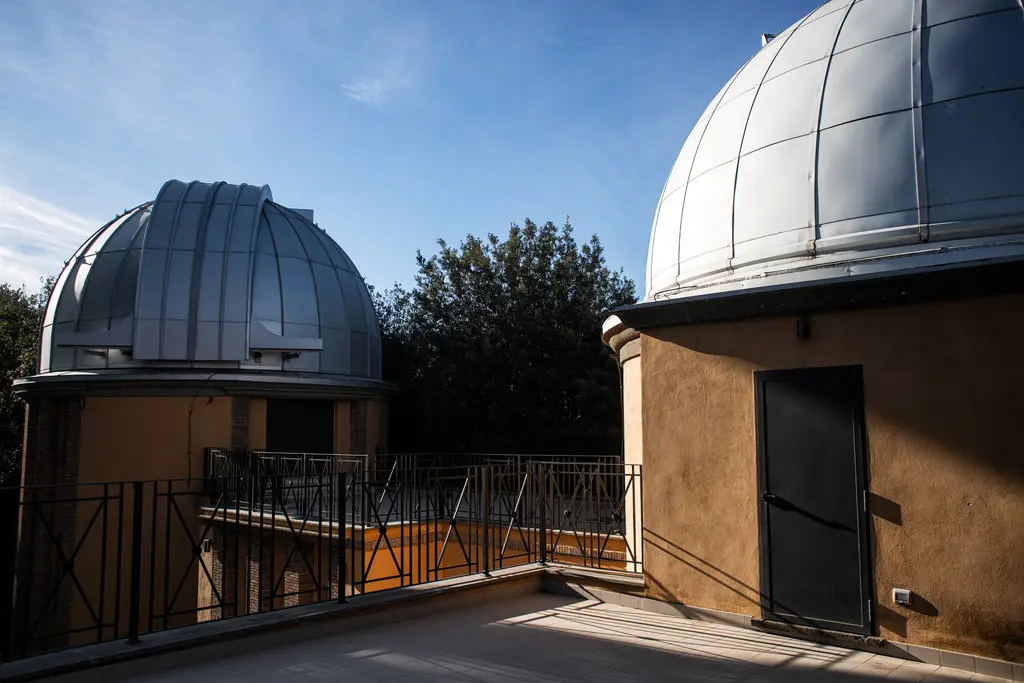 O Observatório do Vaticano em Castel Gandolfo. “O Padre Coyne supervisionou a modernização do papel do observatório no mundo da ciência”, disse um dos seus sucessores no observatório.Crédito...Nadia Shira Cohen para o The New York Times