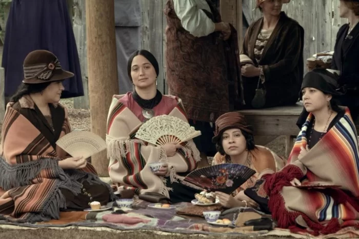 Ela interpreta Mollie em "Assassinos da Lua das Flores", de Martin Scorsese, uma indígena que se casa com um branco envolvido com um esquema assassino. Reprodução / IMDB