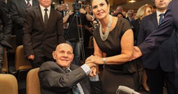 Integrante da Acirp desde 1965, gerou informações de qualidade para diversos presidentes da entidade e fez questão de prestigiar em abril de 2023, a última aclamada, Sandra Brandani, primeira mulher a assumir o cargo / Crédito de imagem: Fábrica de Retratos