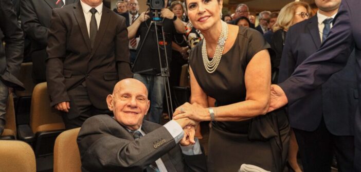 Integrante da Acirp desde 1965, gerou informações de qualidade para diversos presidentes da entidade e fez questão de prestigiar em abril de 2023, a última aclamada, Sandra Brandani, primeira mulher a assumir o cargo / Crédito de imagem: Fábrica de Retratos