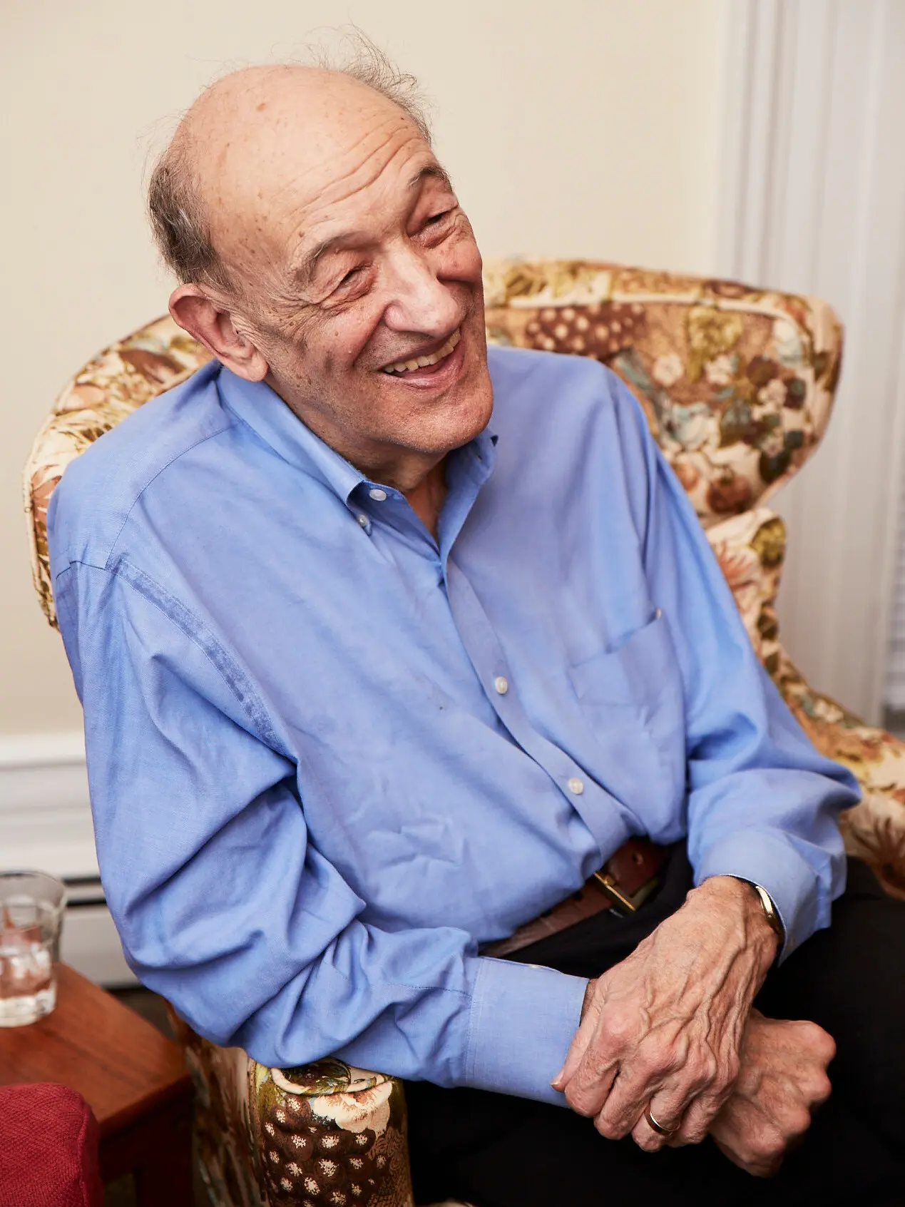 Os escritos de Ezra Vogel ao longo de seis décadas o estabeleceram como um gigante no estudo da China e do Japão e lhe renderam ampla influência. (Crédito da fotografia: Ben Rosser)