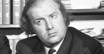 Cooper em 1972, ano em que desempenhou um papel de liderança na organização de uma marcha que ficou conhecida como Domingo Sangrento ( PA ).